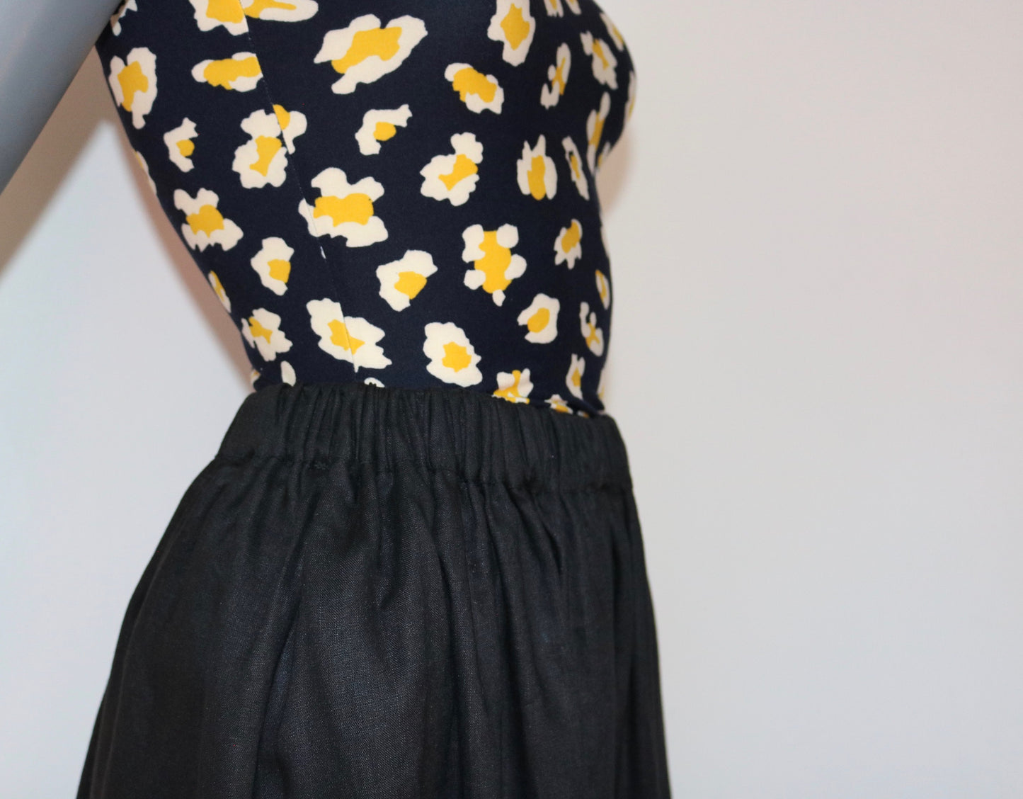 GUILLOTINE Side Pleated Tank Tee