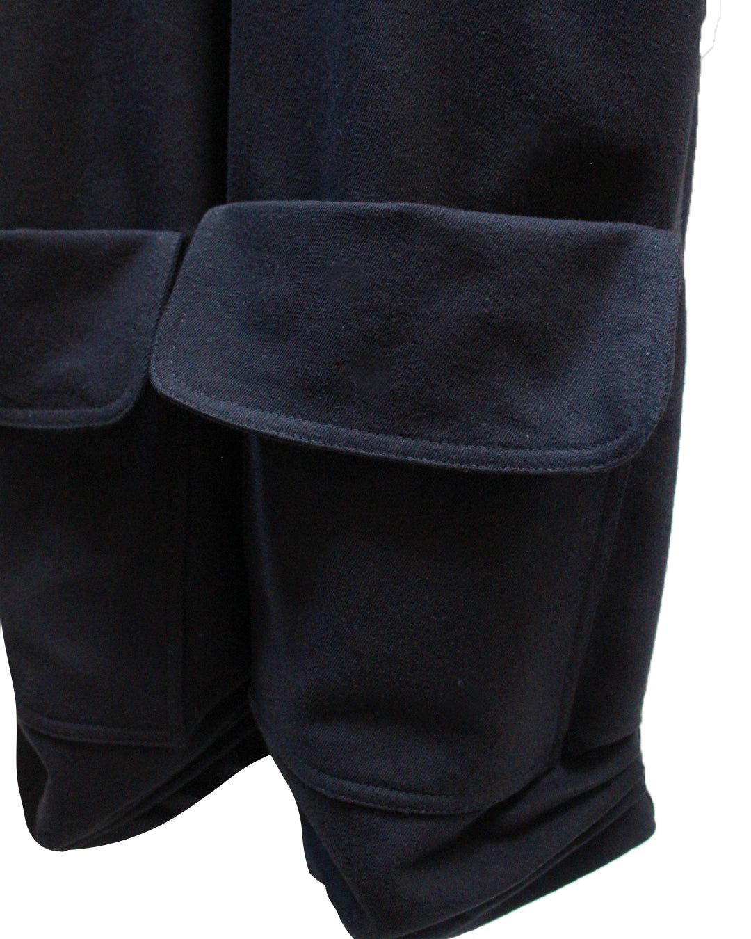 GUILLOTINE Black Three-Quarter Pleated Pants