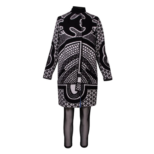 GUILLOTINE White / Black Basotho Blanket Coat