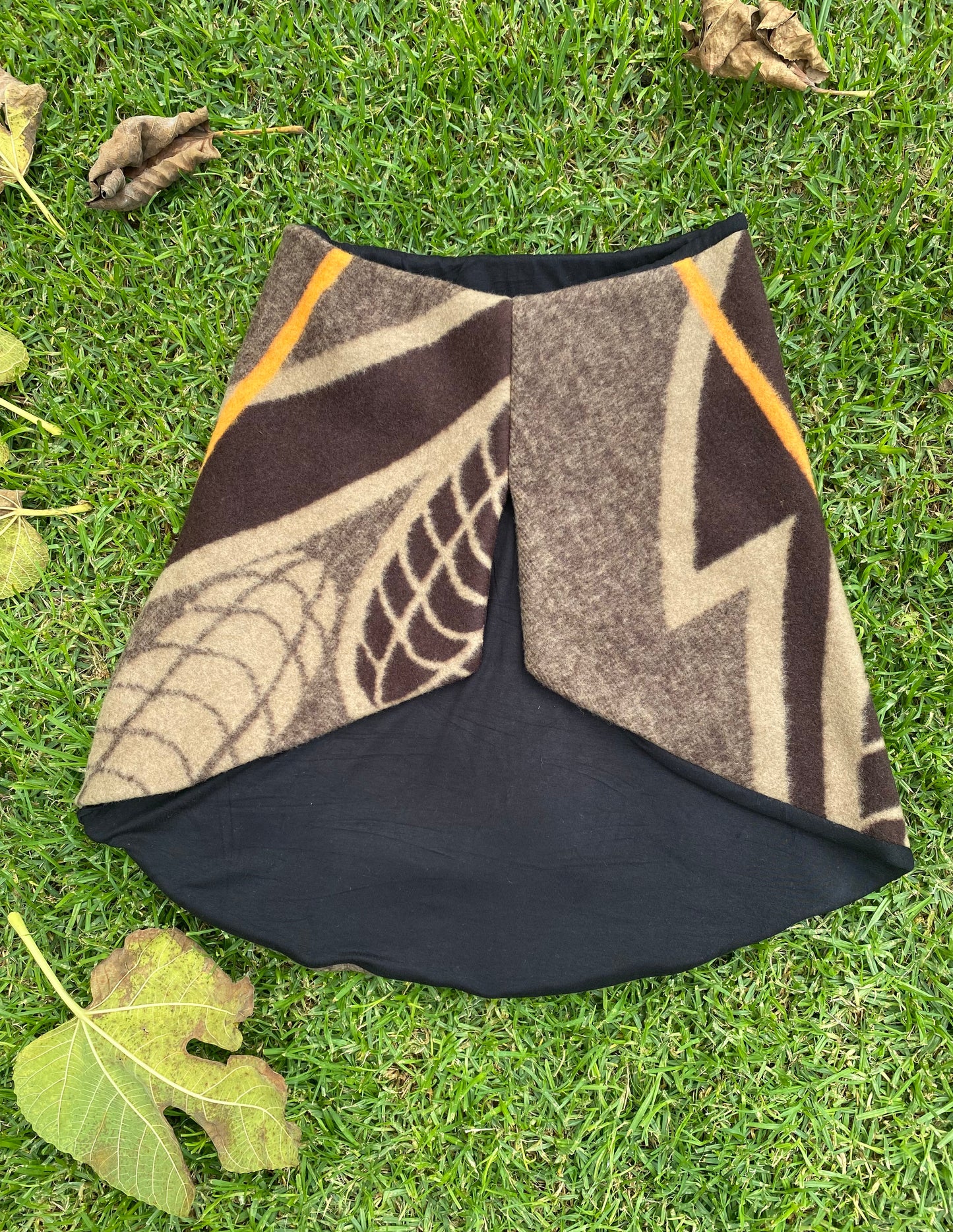 GUILLOTINE Chocolate / Fawn Basotho Neck Warmer